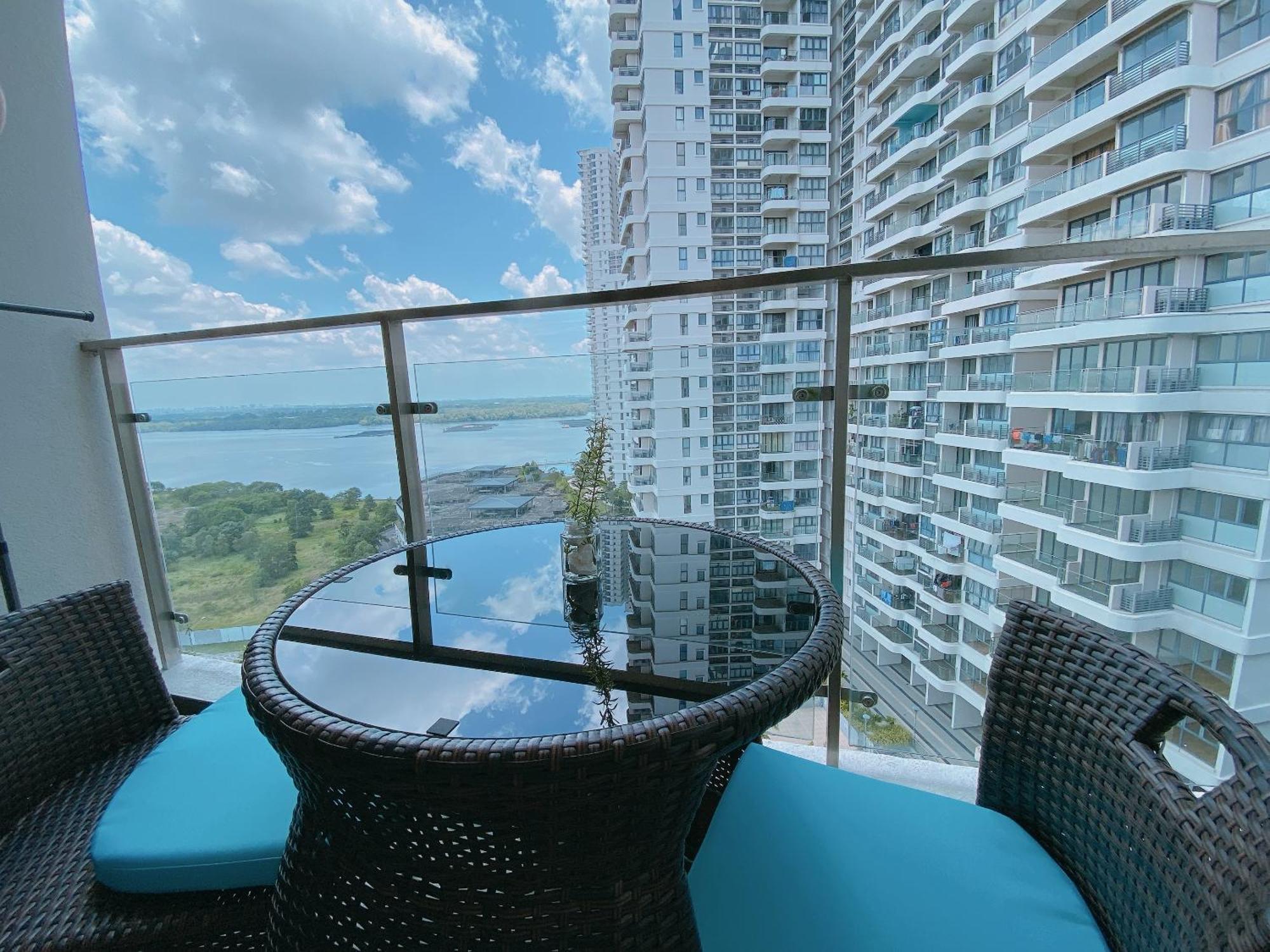 Апартаменты Country Garden Danga Bay By Lions Bay Джохор-Бару Номер фото