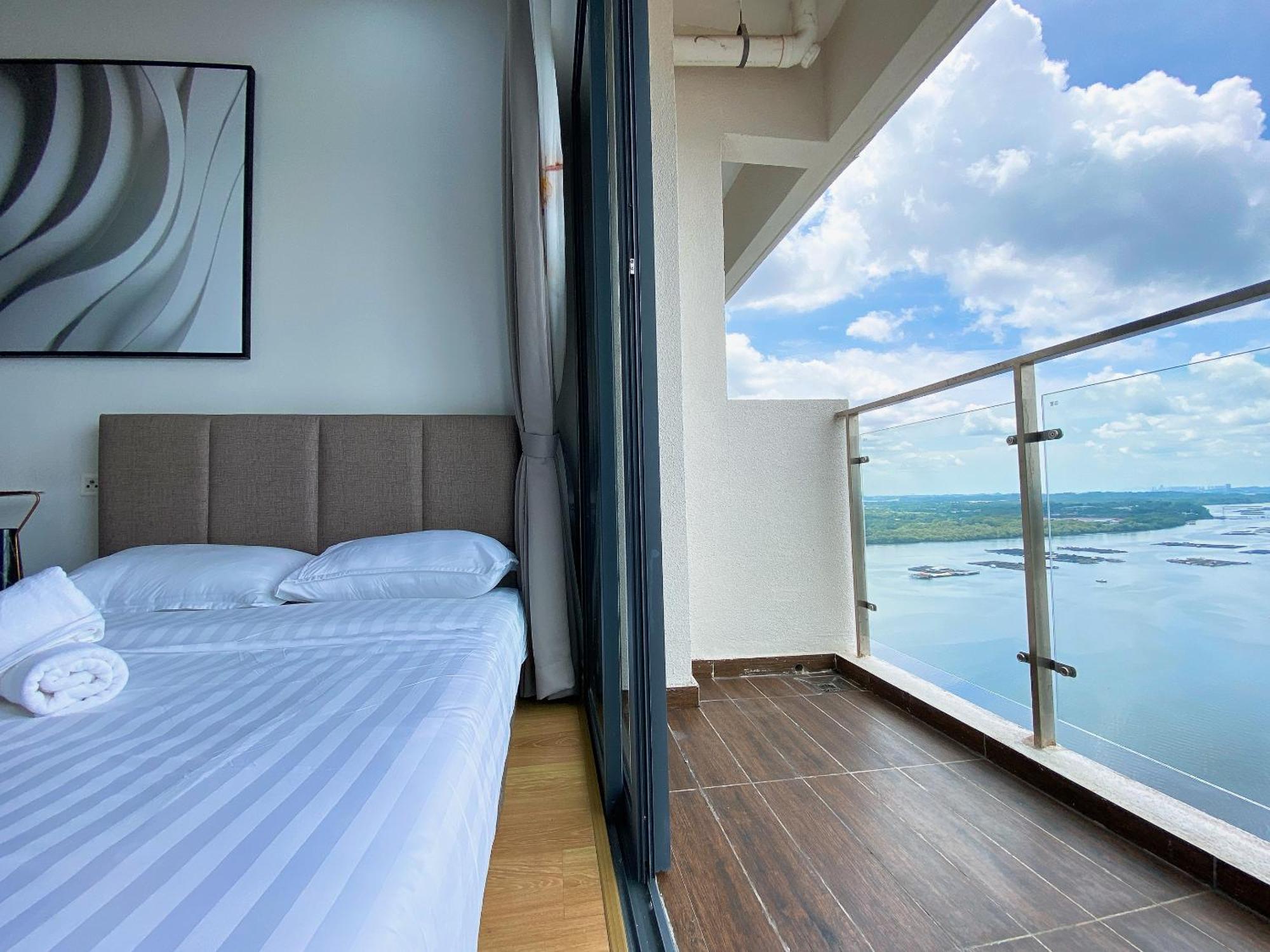 Апартаменты Country Garden Danga Bay By Lions Bay Джохор-Бару Номер фото