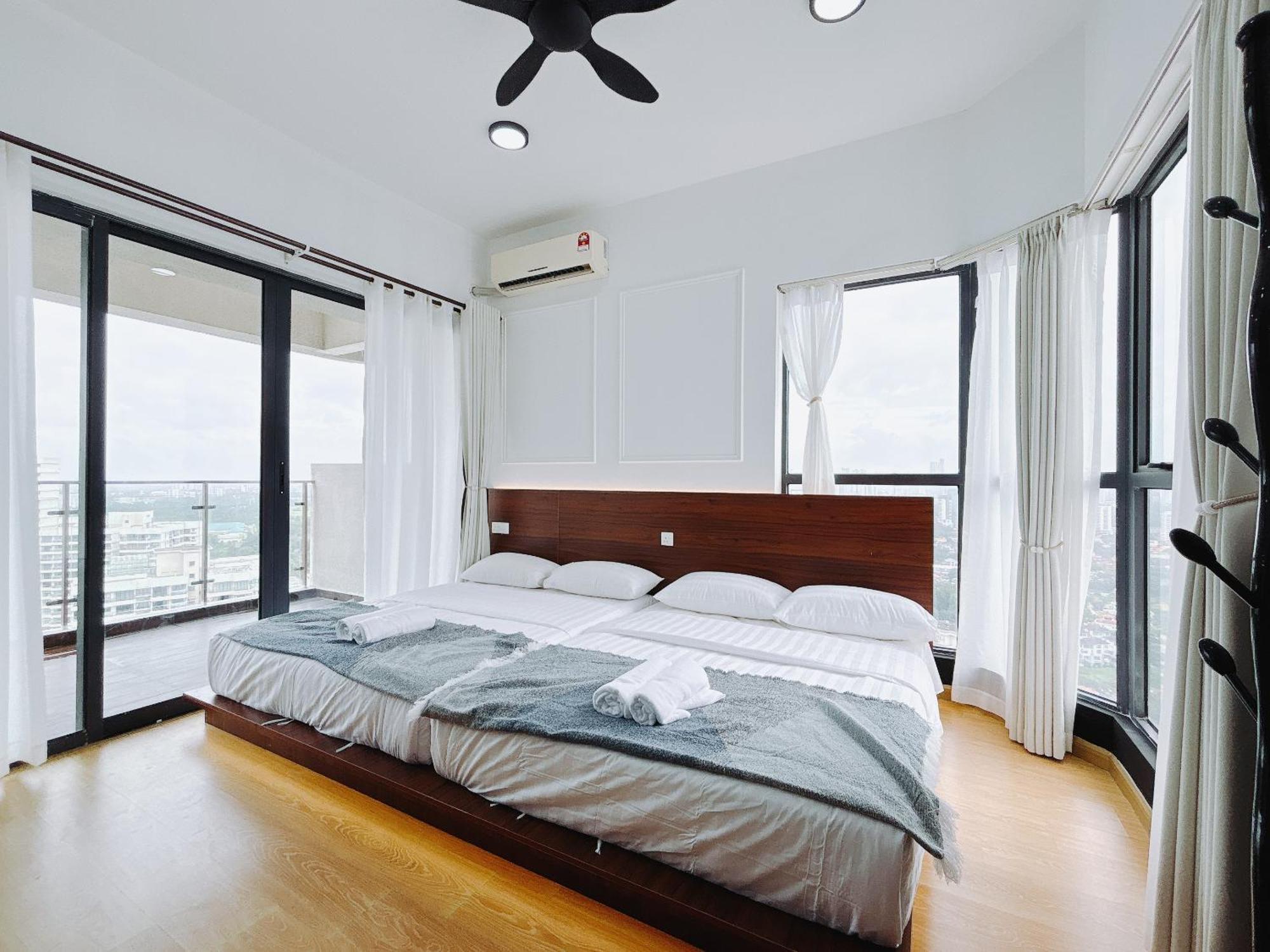Апартаменты Country Garden Danga Bay By Lions Bay Джохор-Бару Номер фото